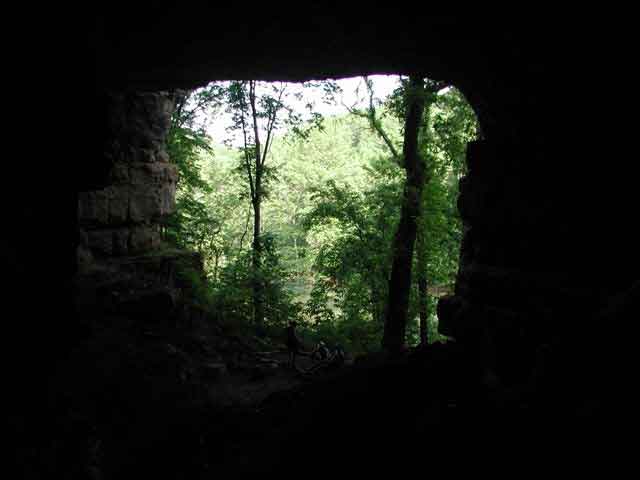 Meeting House Cave (Looking Out) Good Shelter